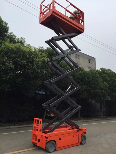 自行式液壓升降平臺(tái)